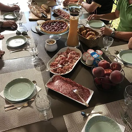 Mas Des Limites Bed & Breakfast